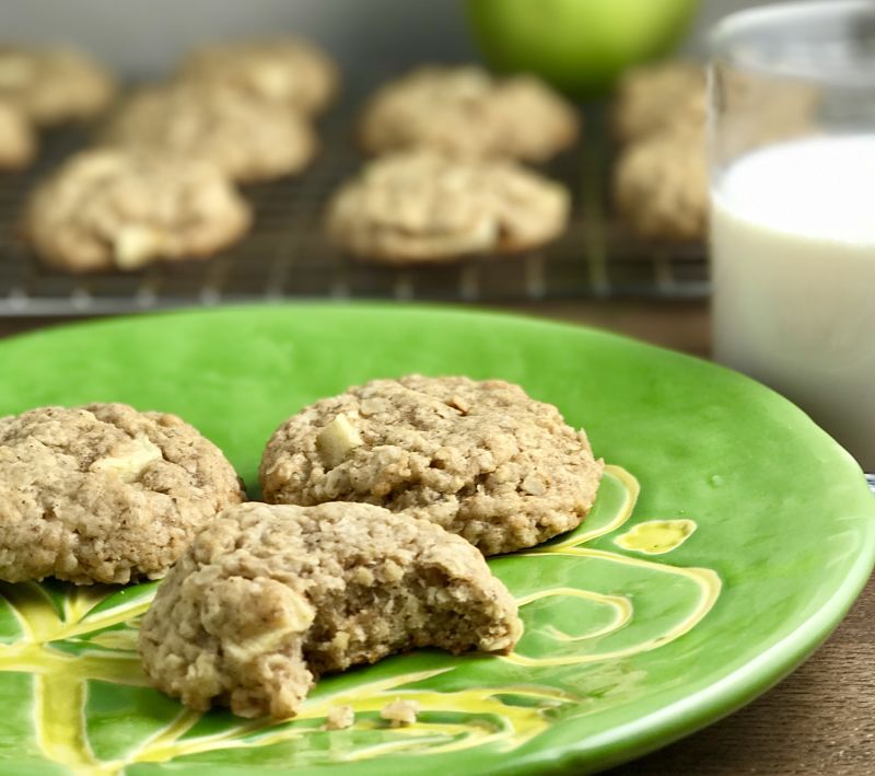 Vegan Chewy Apple Oatmeal Cookies