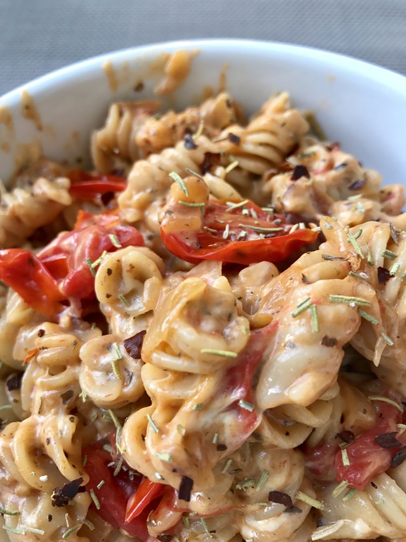 Vegan Gluten Free Cheesy Tomato Pasta Bowl