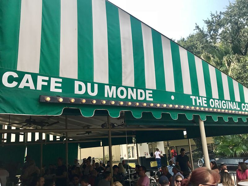 new orleans walking food tour cafe du monde