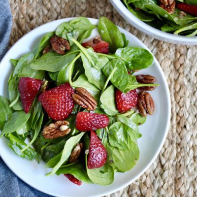 Easy Spinach Pecan Strawberry Salad