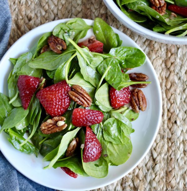 easy spinach pecan strawberry salad