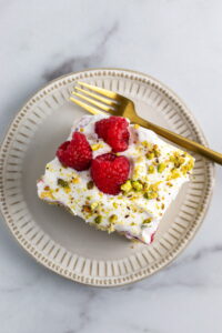 Easy Pistachio Raspberry Cake Recipe